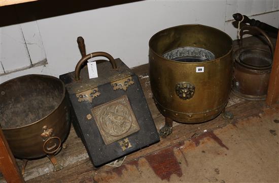 Coal scuttle, brass pot & other brassware